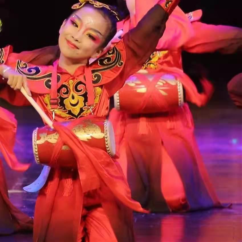 四年級賀晨熙：盲人敲鑼