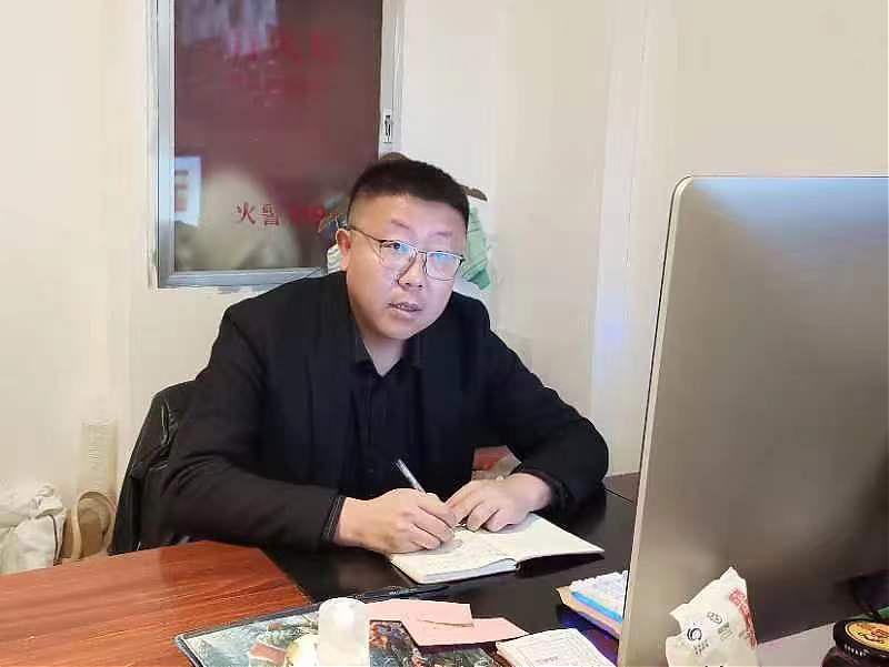 尚志應：村里有個好干部————何偉榮振興鄉(xiāng)村小紀